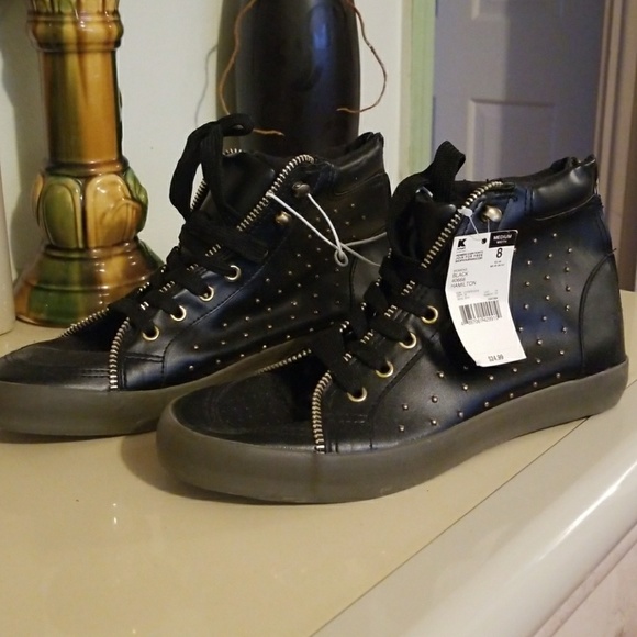 Shoe - Picture 2 of 5