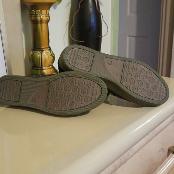 Shoe - Picture 4 of 5