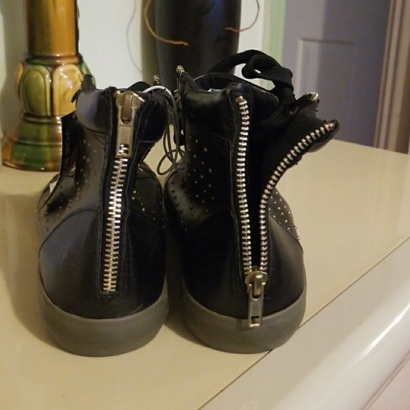 Shoe - Picture 5 of 5