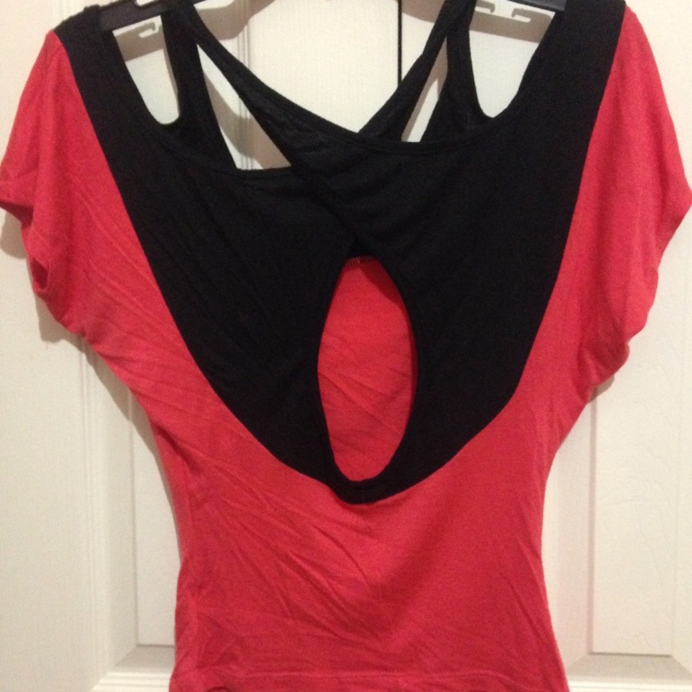 SUPER CUTE cut out top