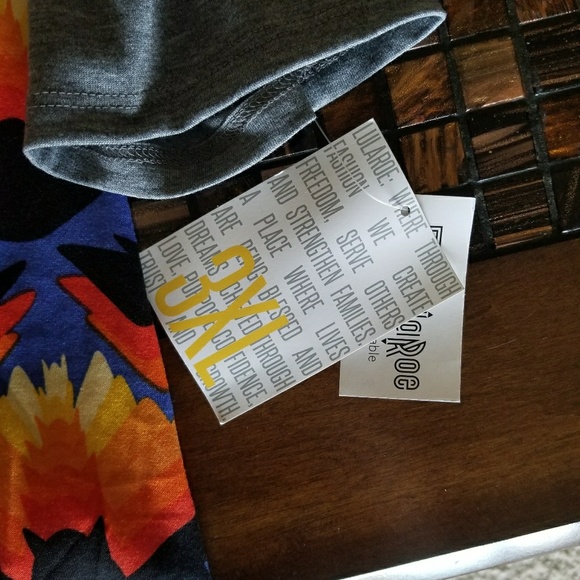 LuLaRoe Randy Tee - Picture 4 of 4
