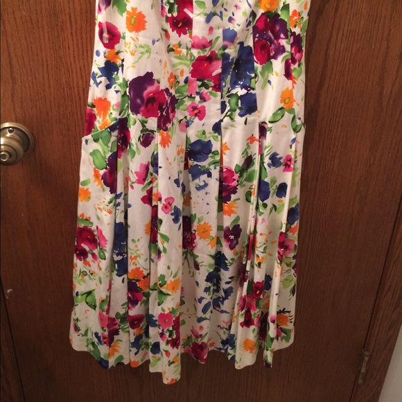 American living floral sleeveless low cut dress - Picture 3 of 7