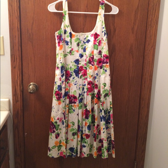 American living floral sleeveless low cut dress - Picture 6 of 7