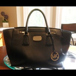 MICHAEL KORS Satchel!