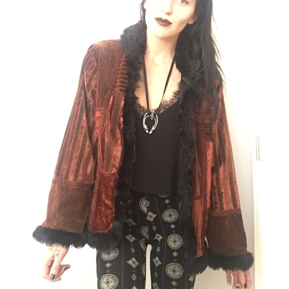 SOLD 🔥 Awesome Vintage MAuvE Velvet jacket - Picture 2 of 2