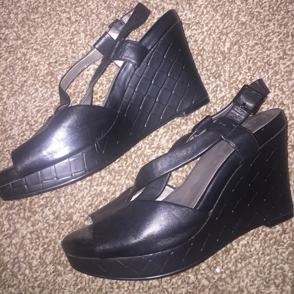 Black Wedges