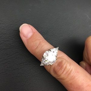 2 carat cubic zirconia ring