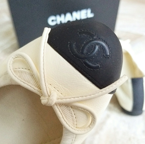 CHANEL Black Leather Cap Toe Two Tone Flats - Picture 4 of 6