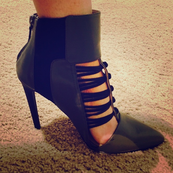 Size 8 dark green and black barely worn heels - Picture 1 of 5