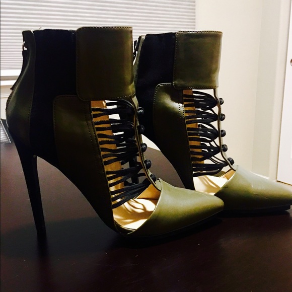 Size 8 dark green and black barely worn heels - Picture 2 of 5
