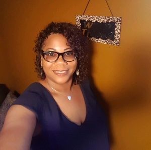 Meet your Posher, Denise