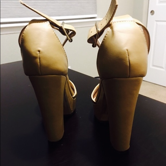 Brand new nude and dark brown heels - Picture 4 of 8