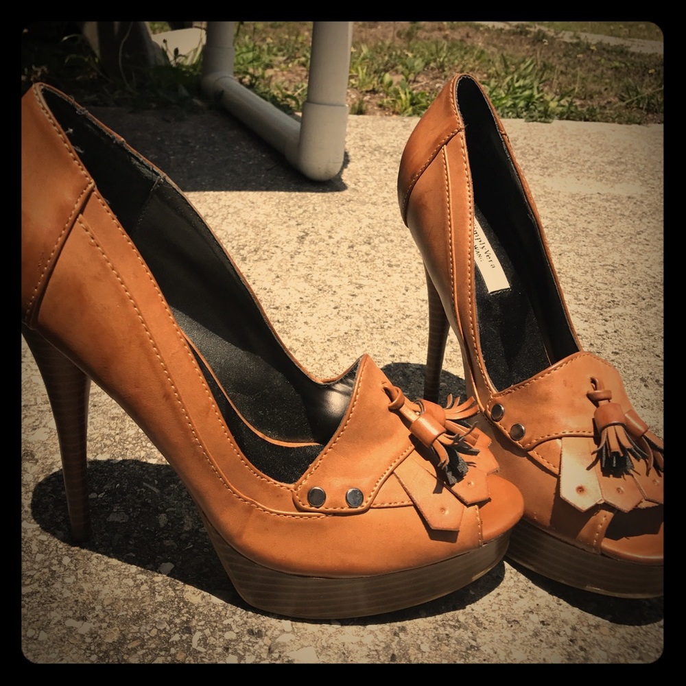 Vera wang leather moccasin heels