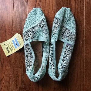 NWT TOMS mint crochet classics