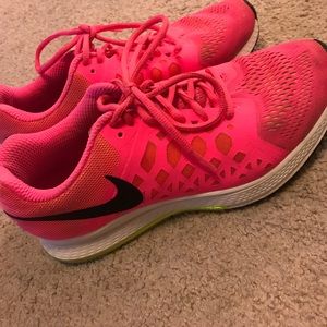 Hot pink nike tennis shoes