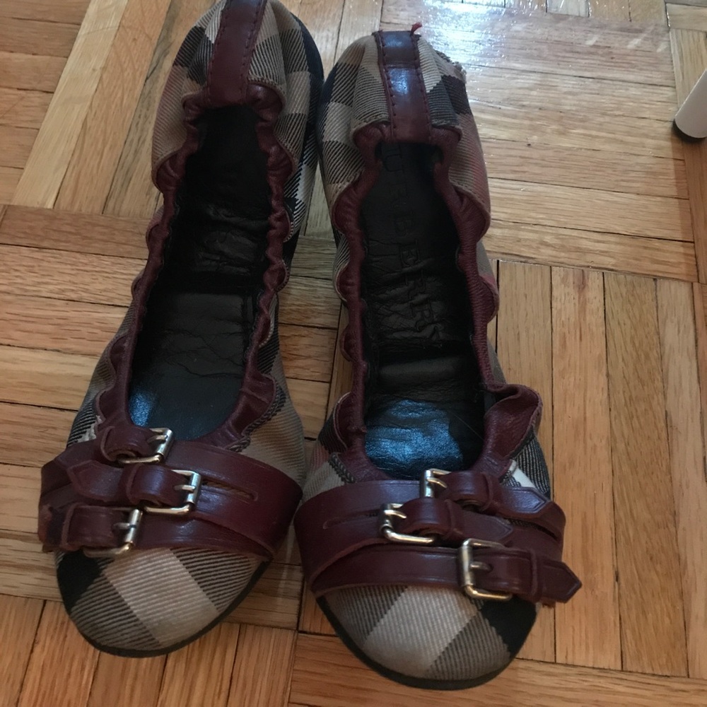 Used Burberry flats