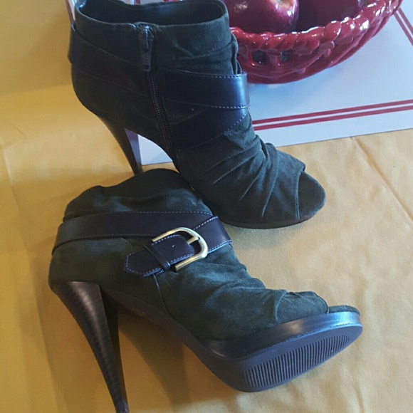 Shoes - Picture 3 of 3