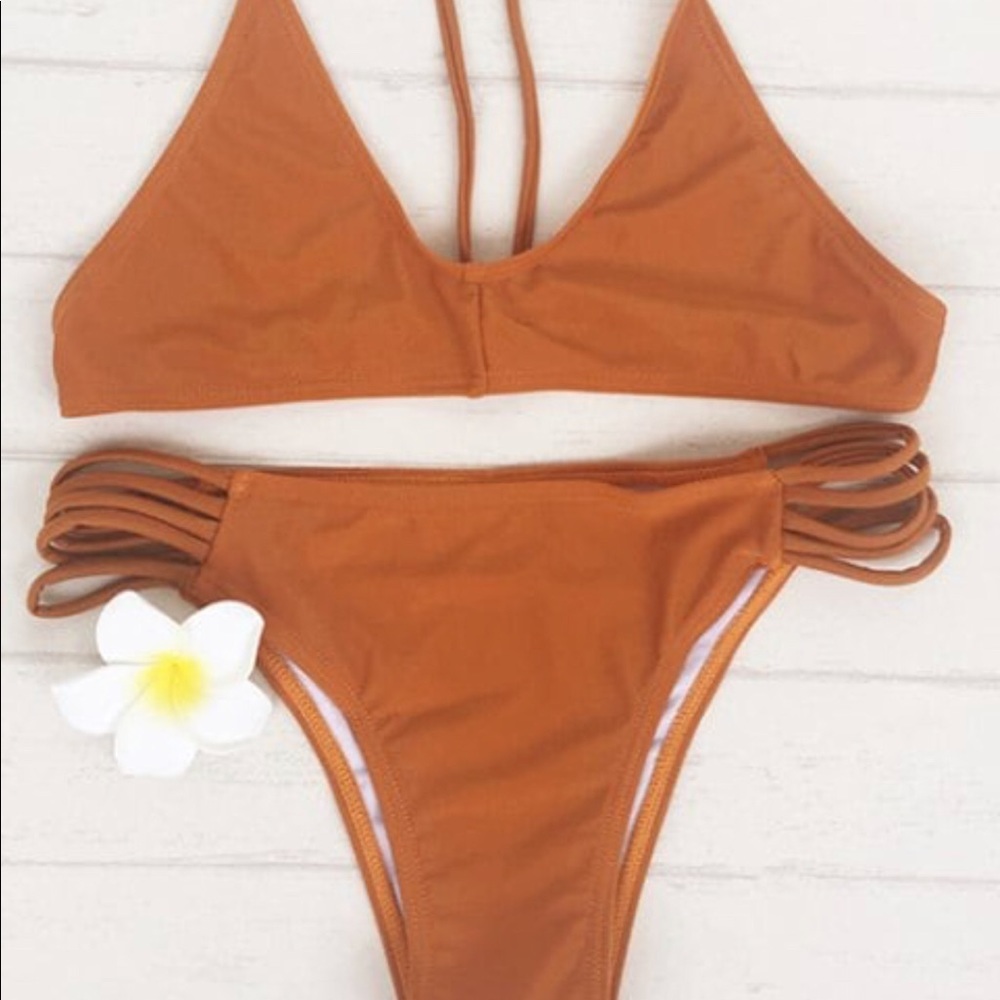 Brown spaghetti strap bikini set 🌞
