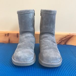 Women Ugg Short Gray Classic Boots Size 6