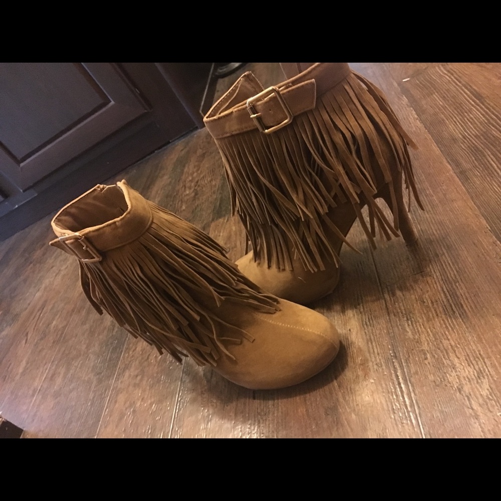 💥✨SOLD✨💥FRINGE BOOTIES✨💥