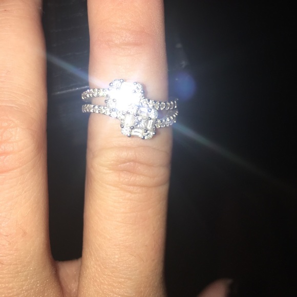 Diamond ring - Picture 2 of 3