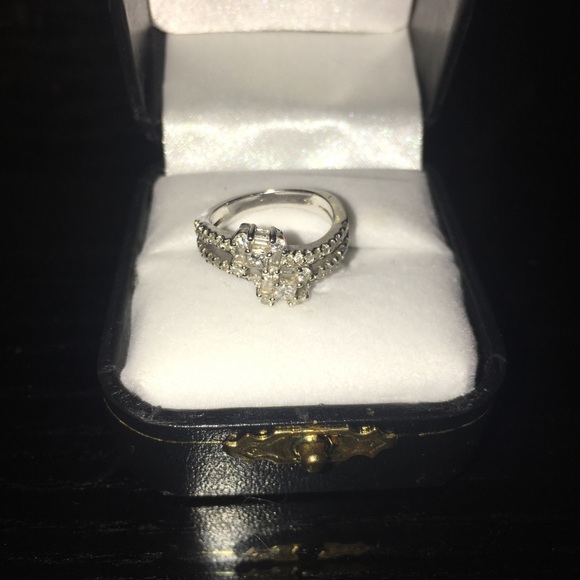 Diamond ring - Picture 3 of 3