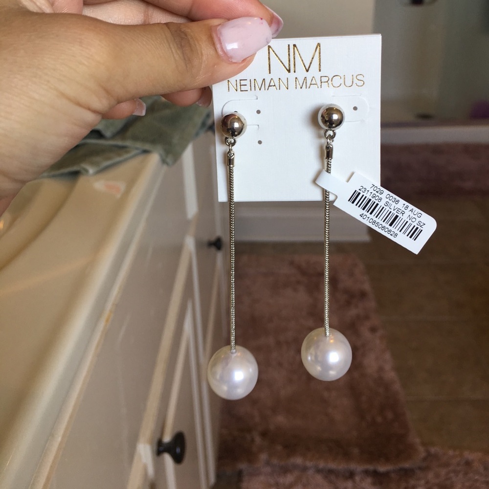 Pearl dangling earrings
