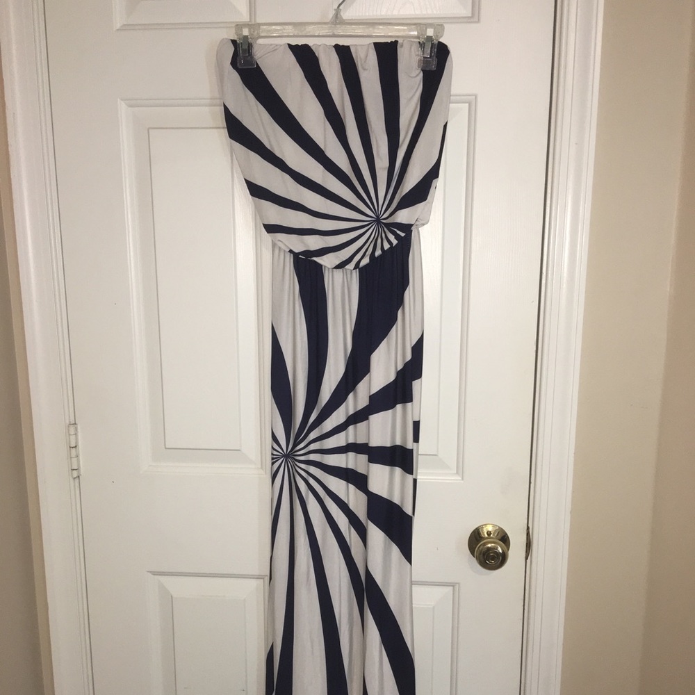 Beautiful curve hugging maxi dress