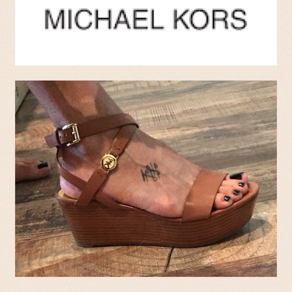 Michael Kors never worn luggage color wedge