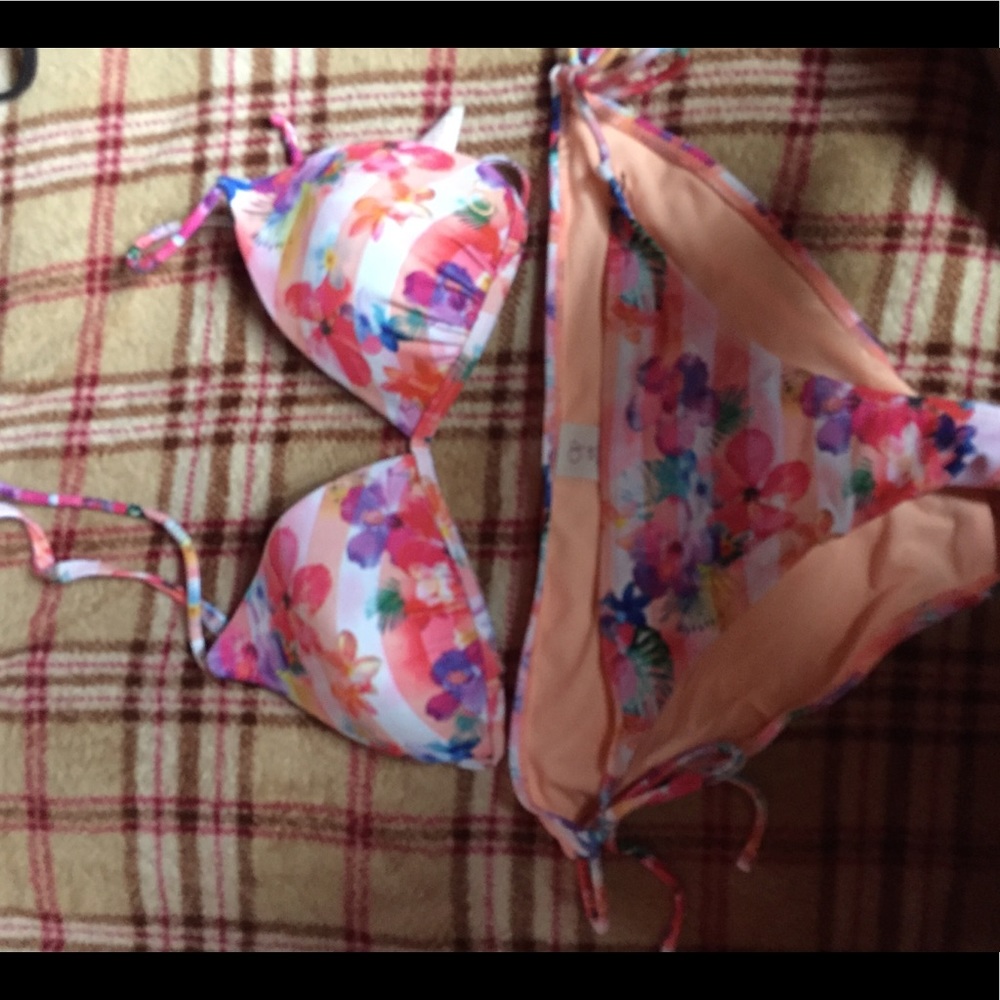 Bikini bundle - Picture 4 of 8