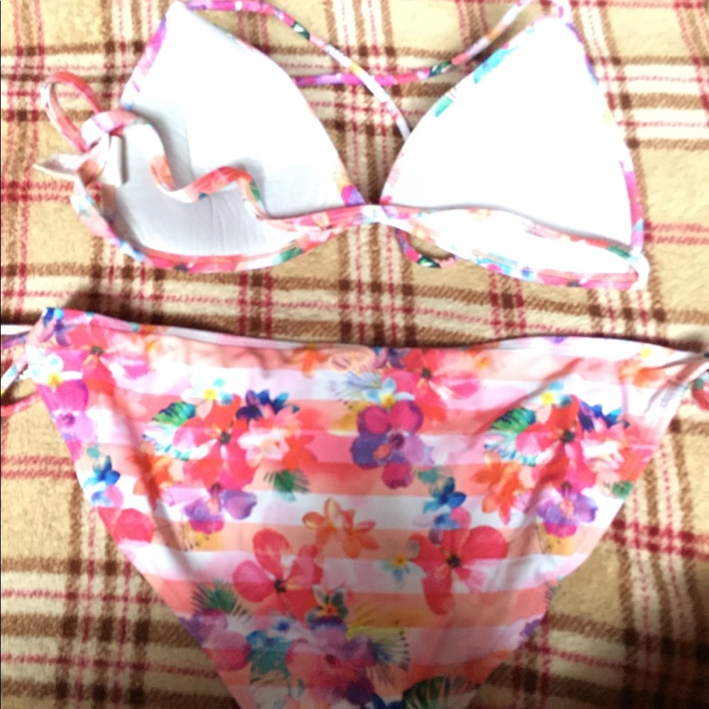 Bikini bundle - Picture 5 of 8