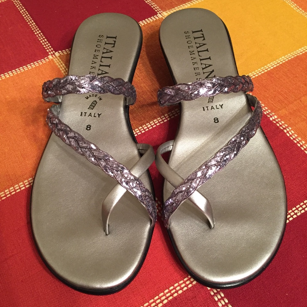 NWOB Italian Shoemakers Thong Sandals Silver Sz 8