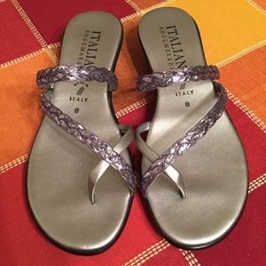 NWOB Italian Shoemakers Thong Sandals Silver Sz 8