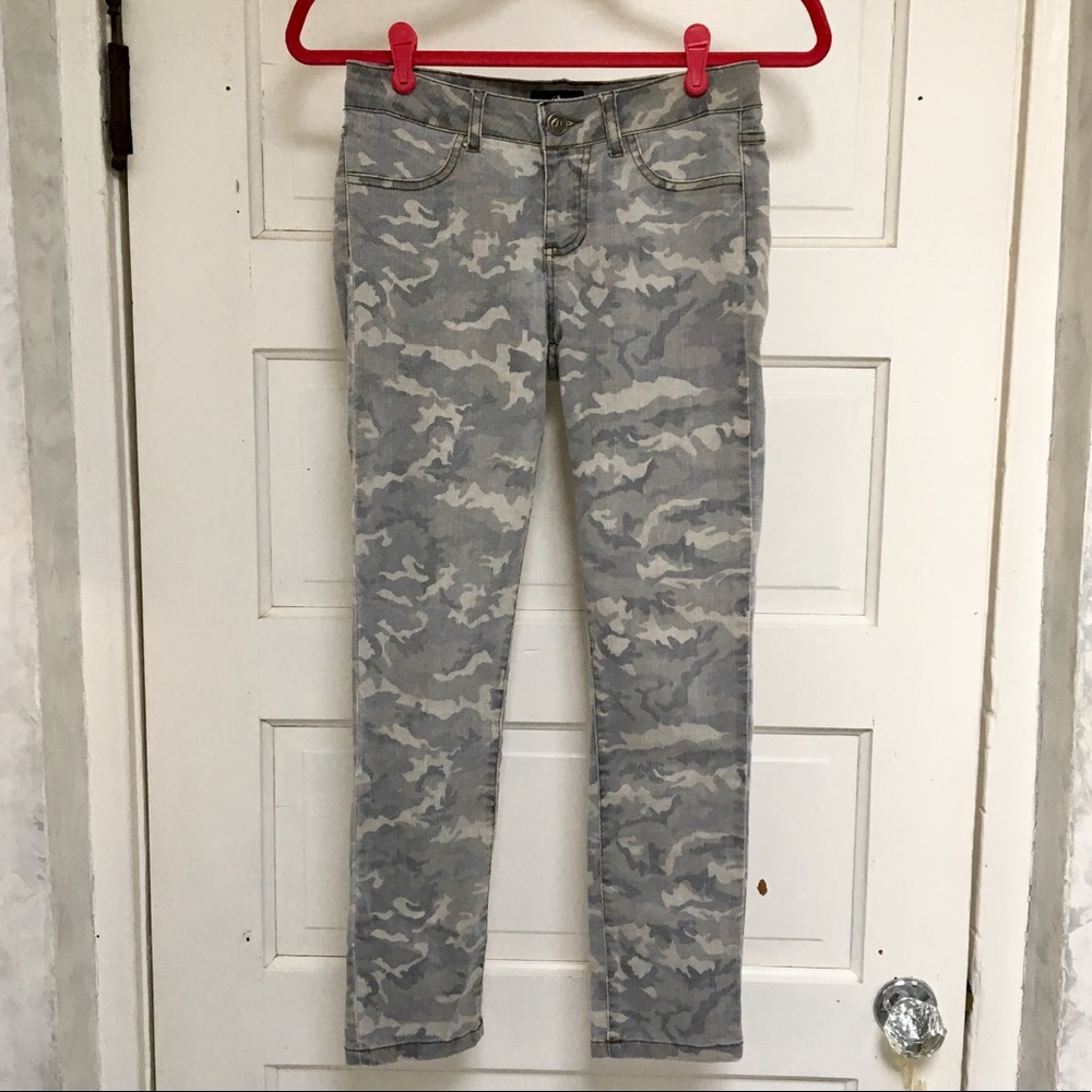 Camouflage Stretch Cropped Skinny Jeans