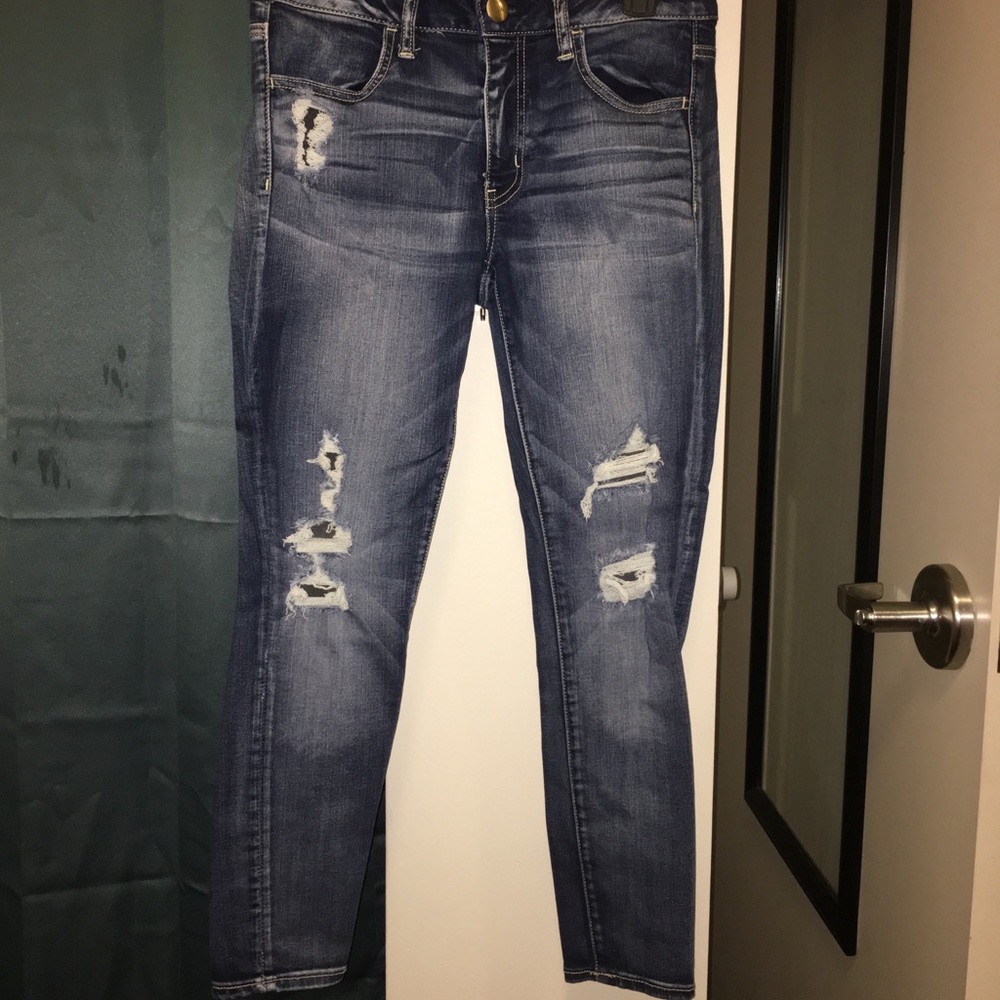 American Eagle distressed jegging