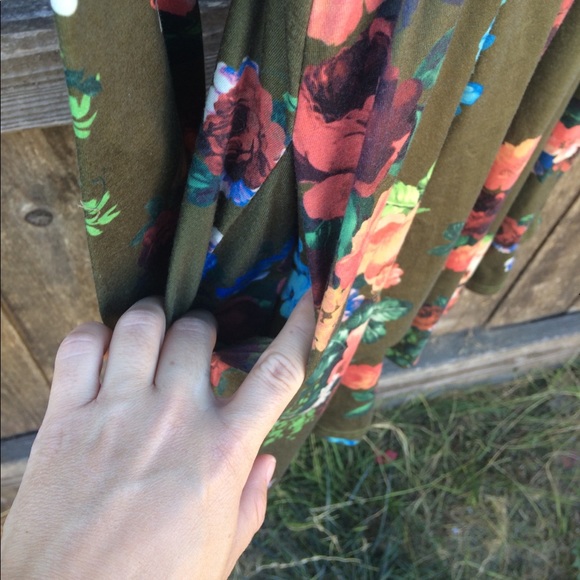 📌•SOLD•Olive Floral Midi Dress📌 - Picture 4 of 4