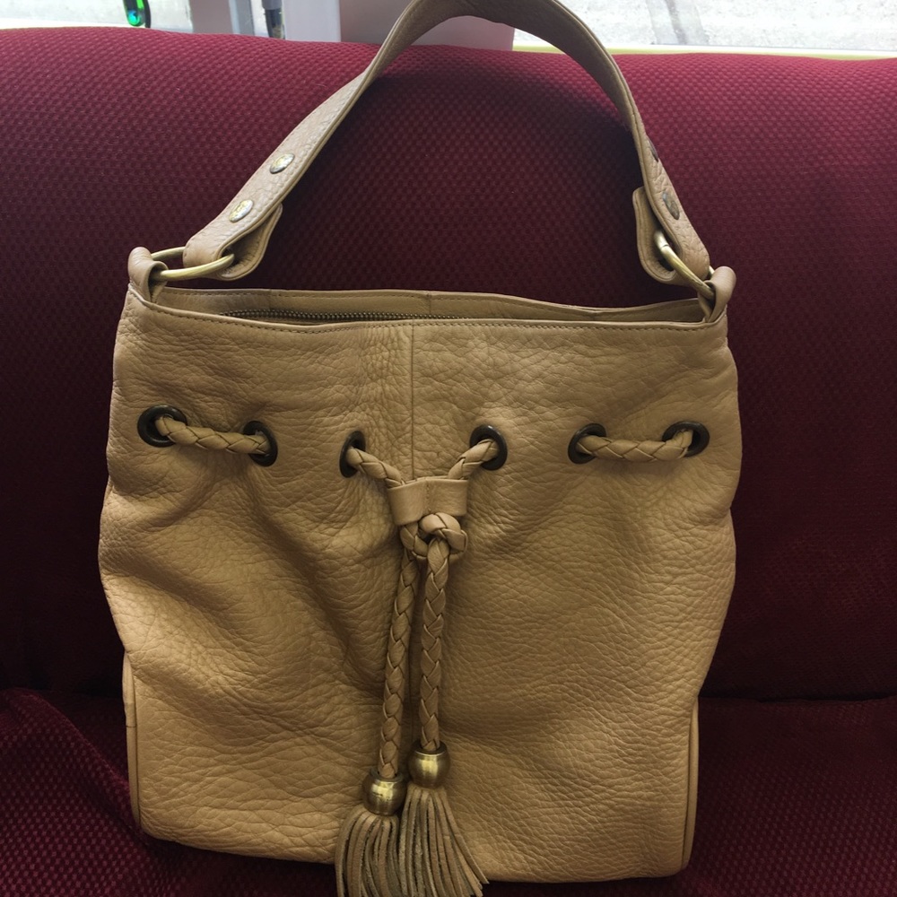 Medium size beige leather bag! By Cochni