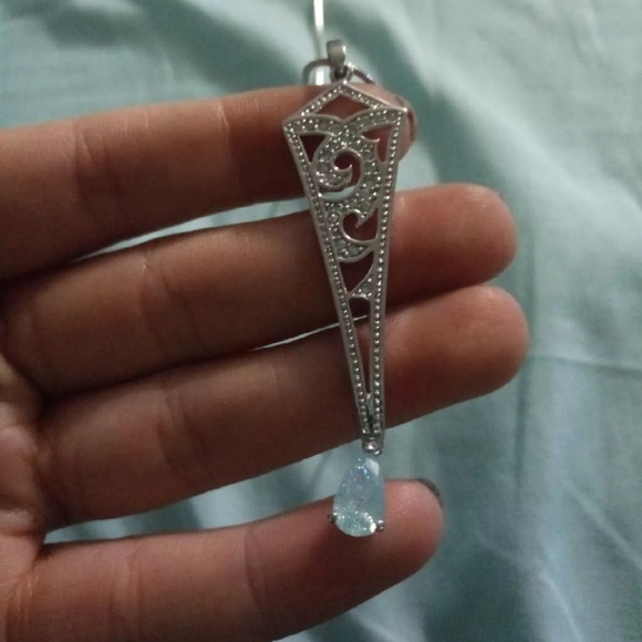 Shimmer Crystal Necklace - Picture 3 of 3