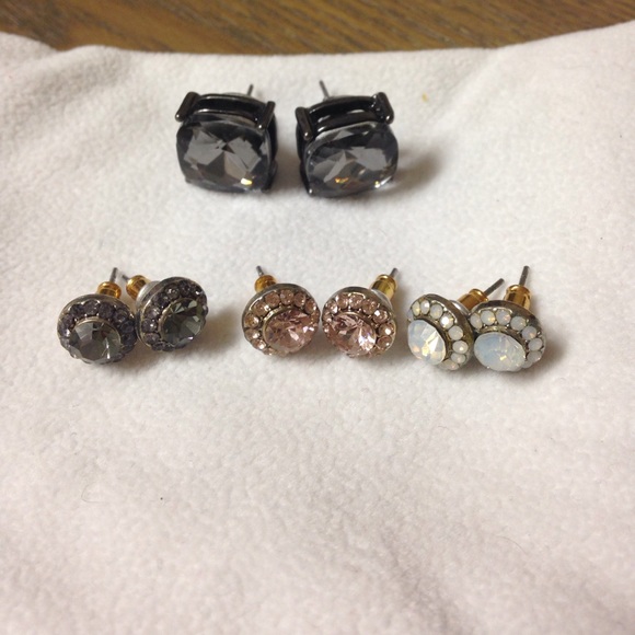 Earring lot - Picture 1 of 5