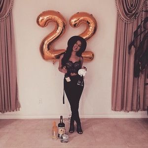 Meet your Posher, Charnequa