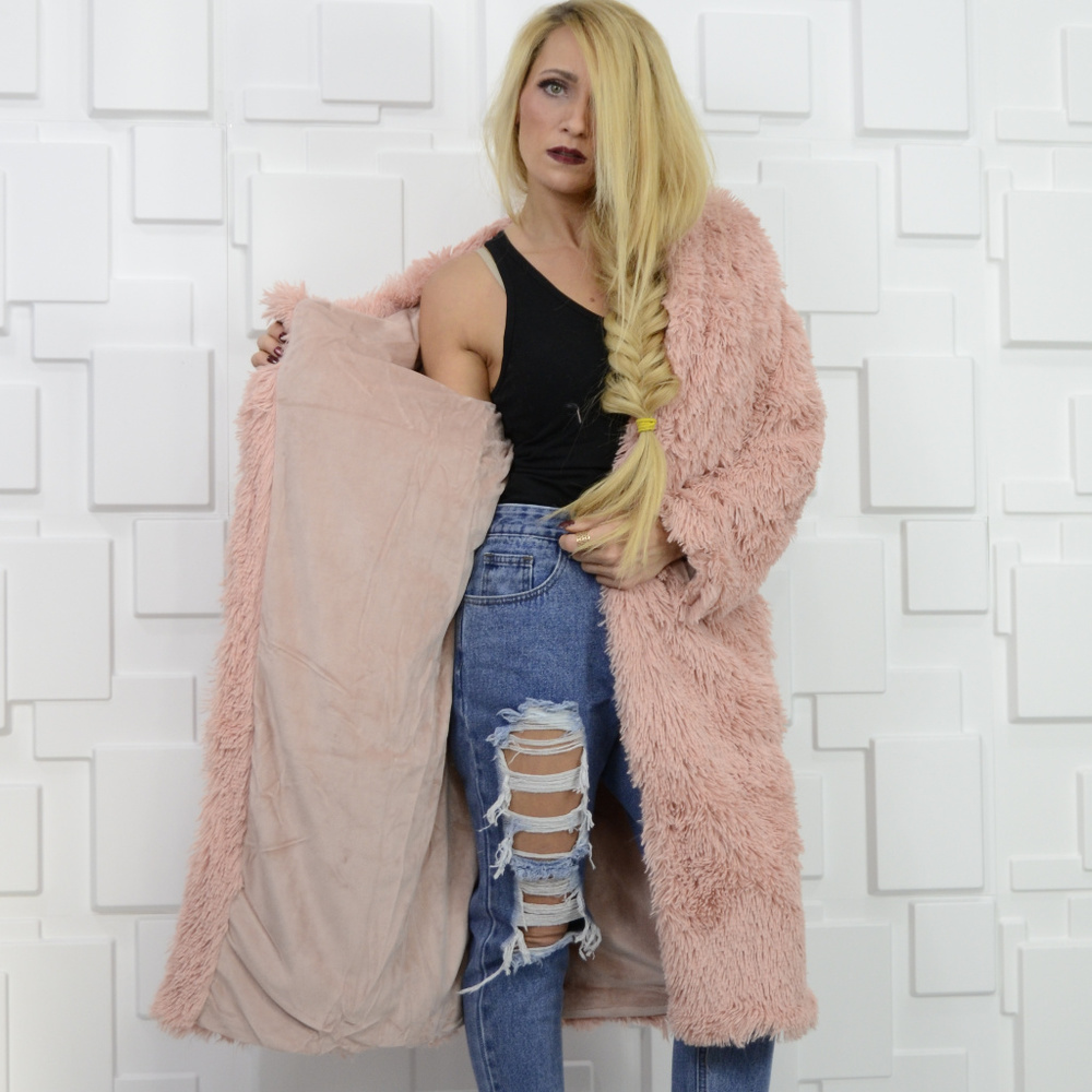 ❤RESTOCKED❤ BLUSH PINK FAUX FUR COAT - Picture 2 of 4