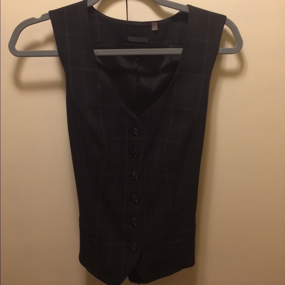 Tahari black vest size Large