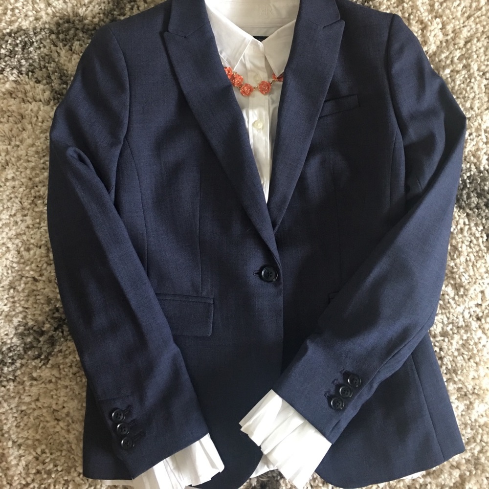 Classic-Fit Lightweight Wool Blazer