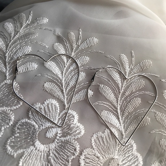 ✌🏼PAIRS Wire Hearts Earrings - Picture 2 of 5