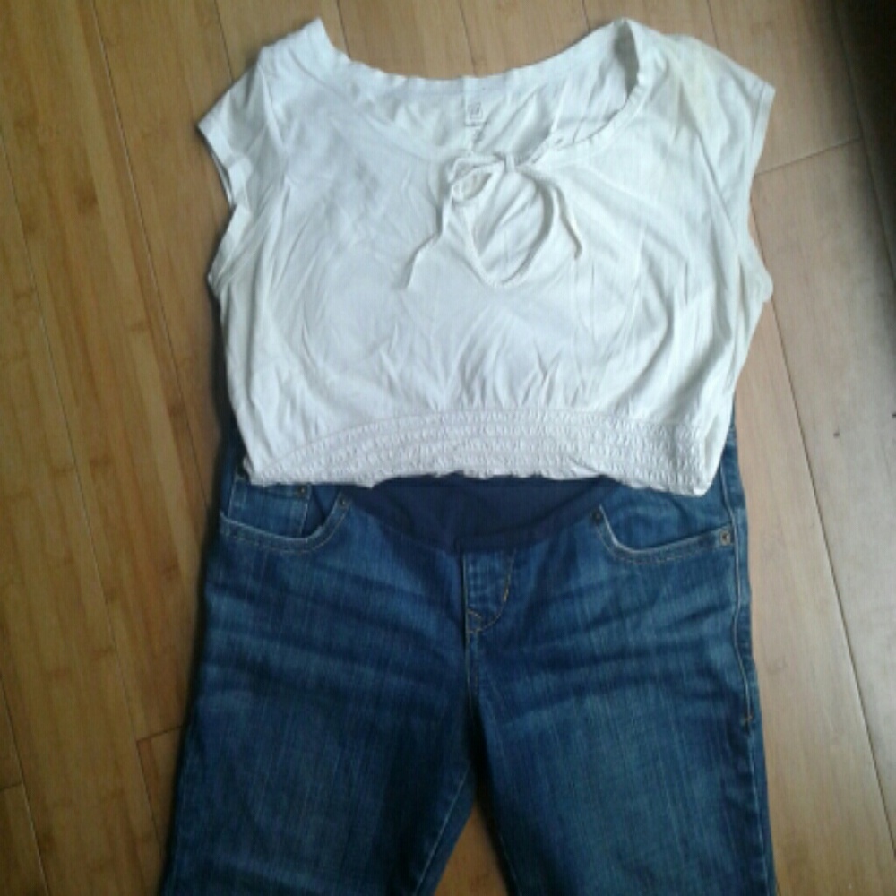 Mom to Mom Sale! Jeans and Peasant Shirt Outfit!