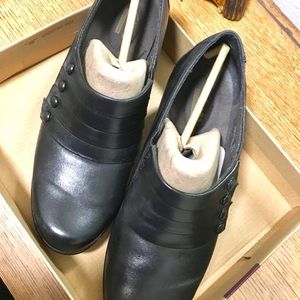 Dress shoes