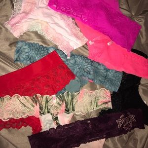 1 HR SALE.. 8 VS PINK PANTIES 💕
