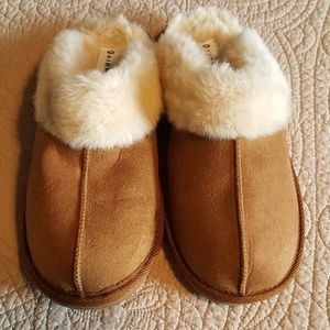 NWOT Cozy Airwalk Slippers