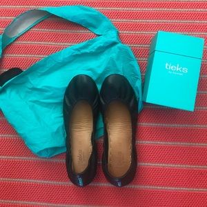 Matte black Tieks! Size 10, worn about 15 times.