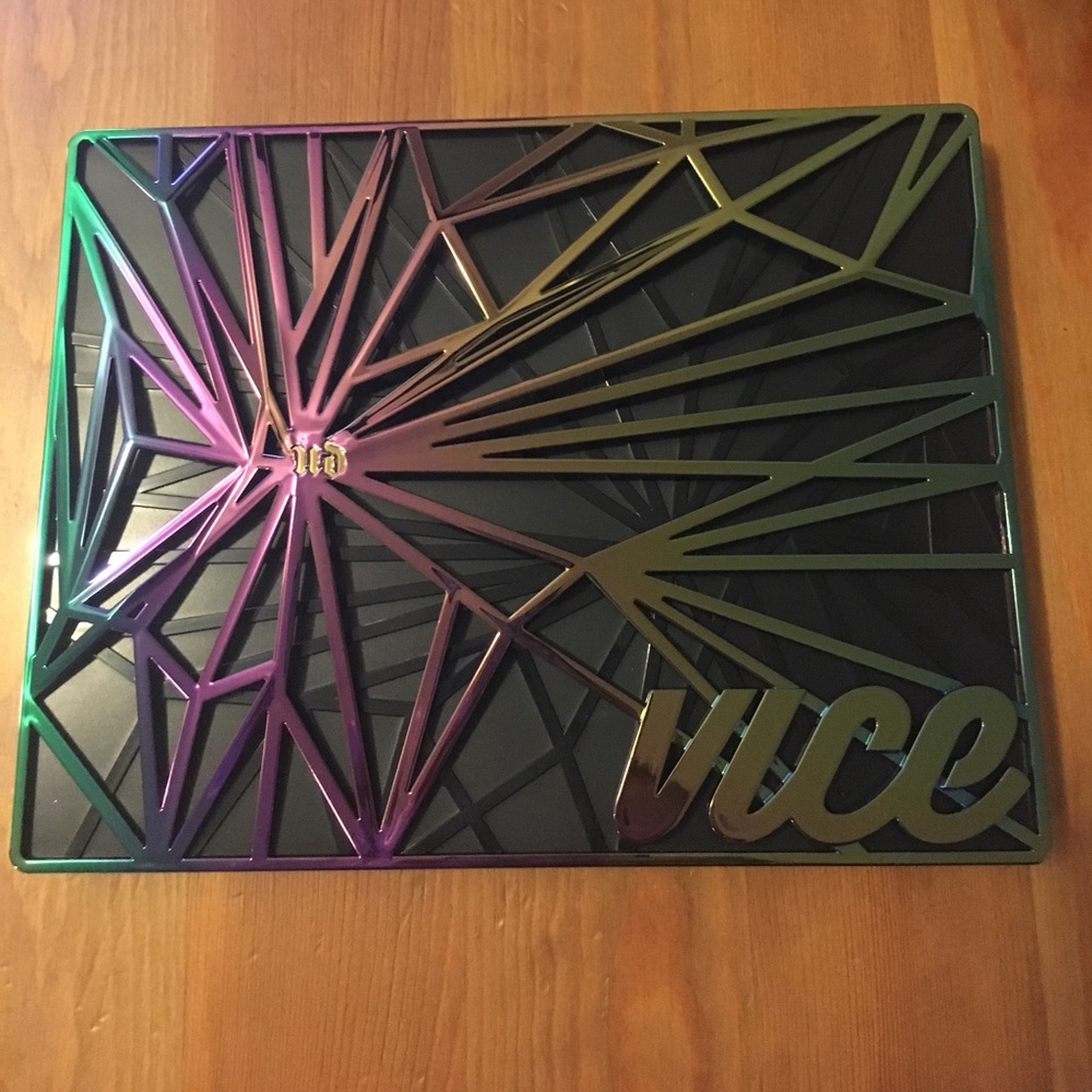 LIMITED EDITION Urban Decay VICE Eyeshadow Palette